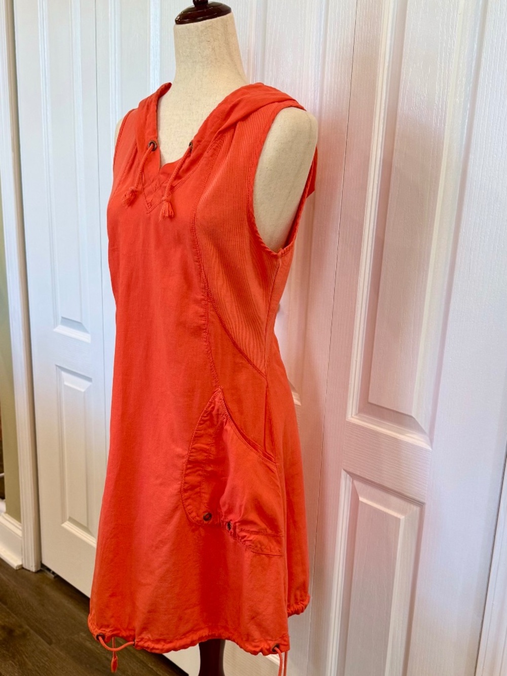 Woman's Size Sm-Med Linen & Cotton Sporty Dress, Side Stretch Panels & Pockets